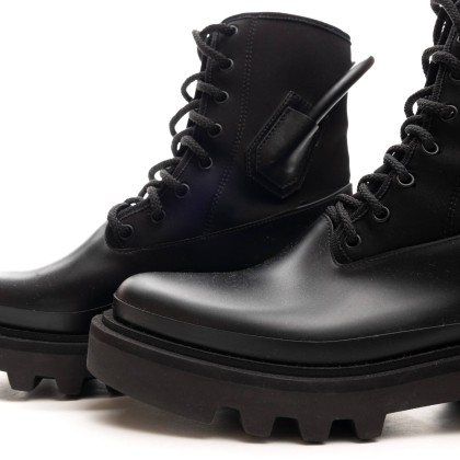 GIVENCHY 