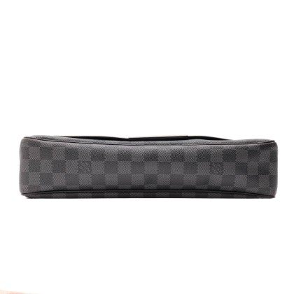 LOUIS VUITTON DISTRICT CANVAS DAMIER GRAPHITE