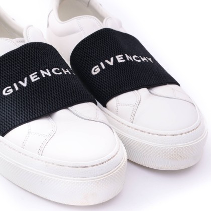 GIVENCHY 
