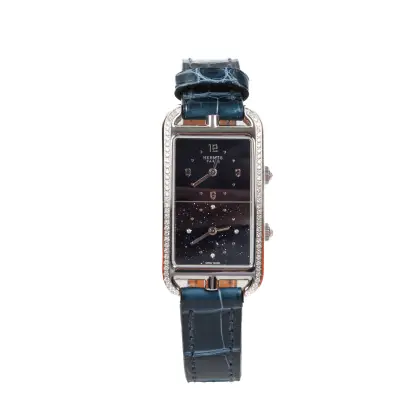 HERMES RELOJ DE ACERO CON DIAMANTES ENGASTADOS, MOVIMIENTO DE CUARZO, ESFERA DE DOS PIEZAS, AVENTURINA Y LACADA EN AZUL, CORREA DE PIEL DE ALIGáTOR AZUL ZAFIRO LISA. FABRICADO EN SUIZA. ACABADO METáLICO: ACERO.