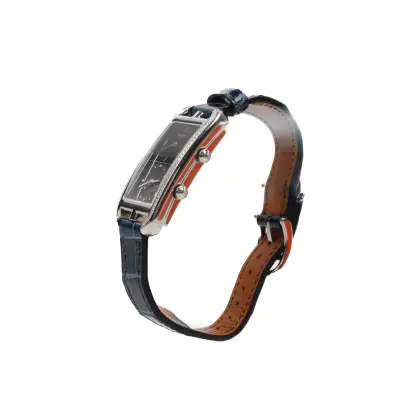 HERMES RELOJ DE ACERO CON DIAMANTES ENGASTADOS, MOVIMIENTO DE CUARZO, ESFERA DE DOS PIEZAS, AVENTURINA Y LACADA EN AZUL, CORREA DE PIEL DE ALIGáTOR AZUL ZAFIRO LISA. FABRICADO EN SUIZA. ACABADO METáLICO: ACERO.