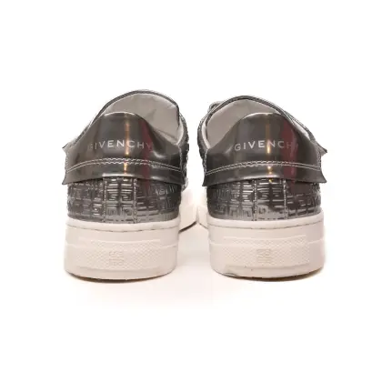 GIVENCHY 