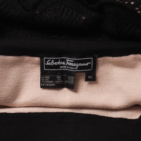 FERRAGAMO TALLA: XL
TOP: 48CM ANCHO X 56CM LARGO
FALDA: 36CM ANCHO X 68CM LARGO