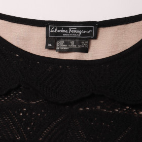 FERRAGAMO TALLA: XL
TOP: 48CM ANCHO X 56CM LARGO
FALDA: 36CM ANCHO X 68CM LARGO